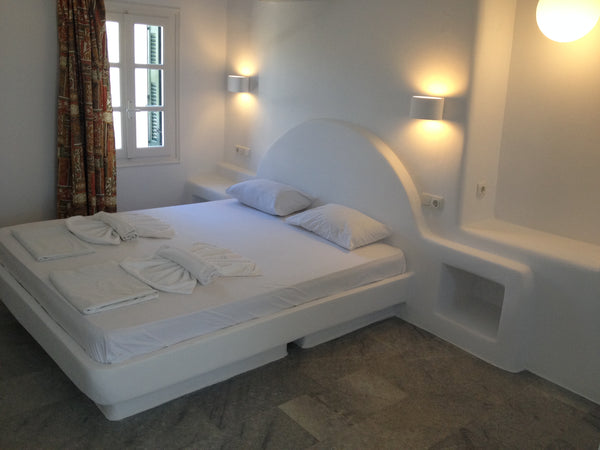Double room with pool view 50 meters from Agia Anna beach  Double room pool view 2 adults in Agia Anna Center Private room in cycladic house vacation rental 30400224