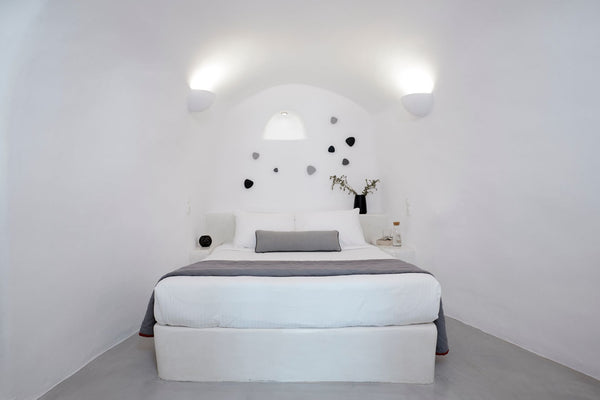 This traditional, cave-style villa features a private terrace with caldera and v  Deluxe One-Bedroom Cave Villa Private room in villa vacation rental 21921004