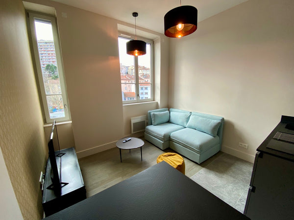 You will spend a pleasant stay in my newly renovated apartment in Caluire-et-Cui Lyon, France Modern and well-equipped apartment T2, near Lyon Entire rental unit vacation rental 47932823