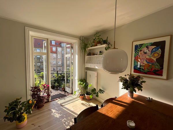 Cosy apartment in silent area close to restaurants, bars and shops. 10 mins walk Copenhagen, Denmark Skøn og rummelig lejlighed på Frederiksberg Entire condo vacation rental 599291799265489187