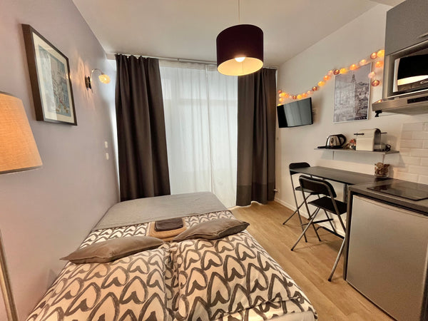 Looking for independant place for a bugdet price ? Welcome to our parisian bouti Paris, France Try our boutique apartment ! Entire rental unit vacation rental 12880445