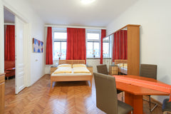 Geräumige Altbauwohnung mit Parkettboden, moderner, komplett ausgestatteter Küch Vienna, Austria Schöne Altbauwohnung f. unternehmungslustige Gäste Entire rental unit vacation rental 23644463