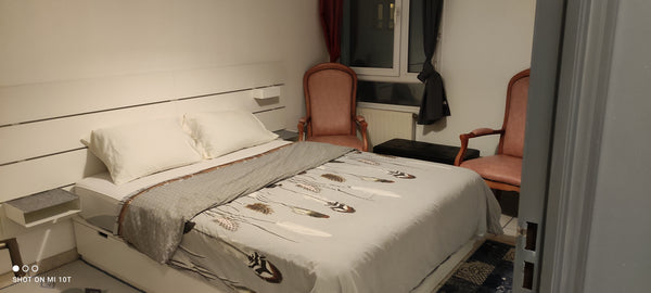 Chambre privée Chez particulier, très lumineux avec balcon, au 3è étage avec asc Lyon, France chambre privée à Lyon 7ème  2 personnes maxi.. Private room in condo vacation rental 51815719