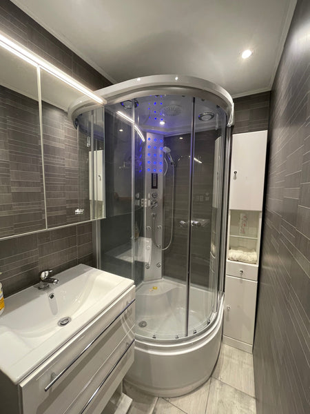 Jedná se o dvoupokojový byt. V ložnici je dvojlůžko, v obýváku rozkládací sedačk  Hezký byt kousek od metra Entire condo vacation rental 651122532334048323