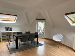 Ce logement est parfaitement situé au coeur du Chatelain, un quartier animé de B  Appartement lumineux au Chatelain Entire rental unit vacation rental 698437853344464267