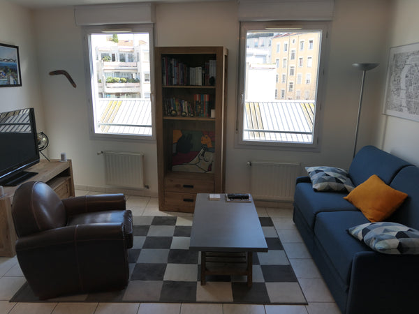 you can use a well furnished new kitchen<br /><br /><b>The space</b><br />3rd fl Lyon, France Bright calm well furnished 60m² flat with balcony Entire rental unit vacation rental 36313083
