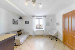 This is a beautiful 1-bedroom apartment on the top floor of the building with li London, United Kingdom Lovely 1-bed with bath and beautiful view Entire condo vacation rental 26438446