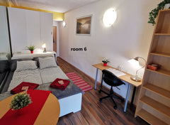 Please read the entire profile<br /><br />Between the castle "Schönbrunn" and Vi Vienna, Austria between Schönbrunn and Viennas Center! Private room in rental unit vacation rental 25199879