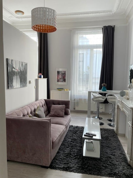 Splendide appartement complètement meublé et équipé dans un petit immeuble très   Bel app meublé près de centre ville &Marche Commun Entire rental unit vacation rental 53044348