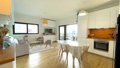 Cet appartement paisible et idéalement situé vous permettra de profiter du week- Lyon, France Joli appartement T4 de 78 m2 situé à Confluence Entire rental unit vacation rental 761351366816113597