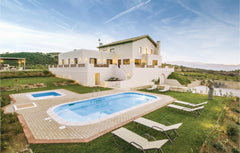 This unique villa is ideal for an unforgettable holiday on the famous Greek isla  Stunning home in Houdetsi,Heraklio with 6 Entire home vacation rental 22361868