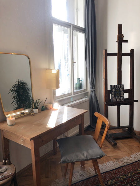 Info: Hosting Women ONLY!<br />Great location 2 min away from Viennas main line, Vienna, Austria Cozy flat with Viennese flair in city center Private room in rental unit vacation rental 31405157