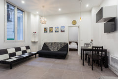 Situé dans le centre du quartier historique, animé et artistique de Montmartre ( Paris, France Le logis de Montmartre 2 Entire rental unit vacation rental 16528077