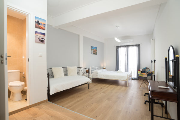 Situated at 6th floor of an apartment building,with a 50 meters distance from th GR Monastiraki Blue Sky(-3-) City center view Entire rental unit vacation rental 33584606