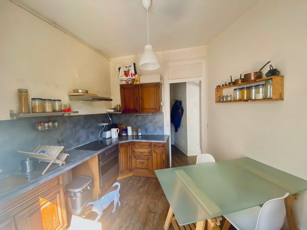 Chambre charmante dans un appartement idéalement placé pour profiter au maximum   Chambre privée Lyon 7 Private room in rental unit vacation rental 757828097297143408