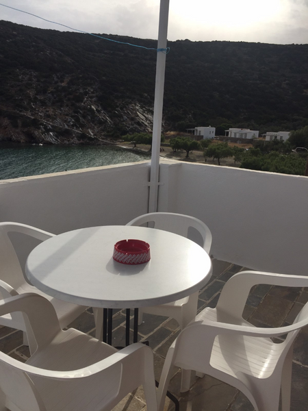 Studio μπροστά στην θάλασσα (5 μέτρα). Στάση λεωφορείου (150 μέτρα). Parking (10  Faros, Sifnos Studio Christiana 2 Entire rental unit vacation rental 43974046
