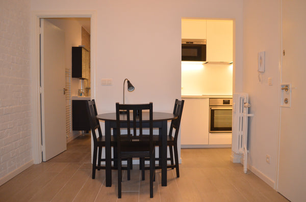 Au rez-de-chaussée d'un immeuble ancien dans le quartier Châtelain et proche de  Brussels, Belgium Quartier Châtelain - Flat Tenbosch Entire rental unit vacation rental 11413122