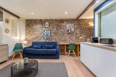 Welcome to this charming apartment with its exposed stones, with a capacity of 4 Lyon, France Hamac Suites - Saint-Georges Vieux Lyon - 4 people Entire rental unit vacation rental 752041975766546237
