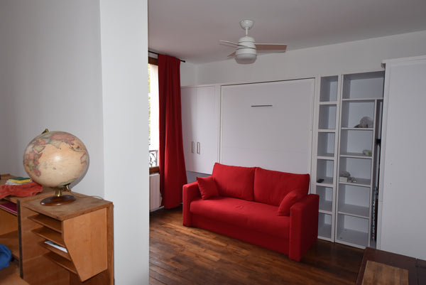 Studio refait à neuf, 1 étage sans ascenseur d’un vieil immeuble bien entretenu  Paris, France Studio indépendant 27m2, métro Jaurès Entire condo vacation rental 15938627