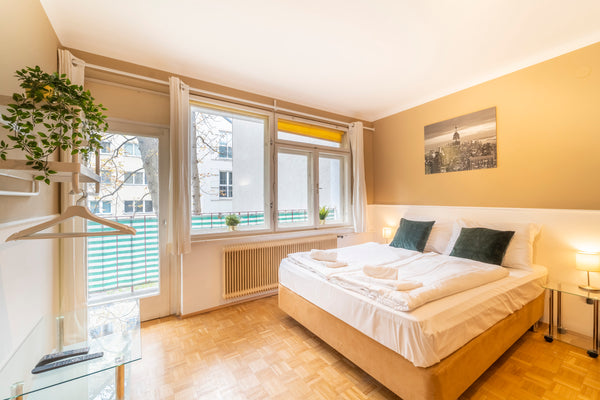 A large room for your own use with all facilities you need (bathroom and practic Vienna, Austria Beautiful Apartment in the middle of the Center Entire rental unit vacation rental 39970114