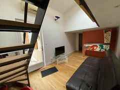 Appartement duplex au coeur de Vieux Lyon. Il dispose d'un petit extérieur. Très Lyon, France Appartement calme au 2° étage avec coin terrasse Entire rental unit vacation rental 765930802775763407