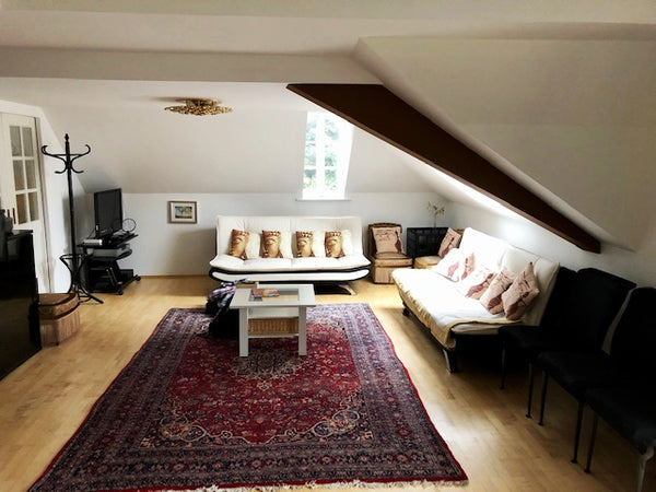 The apartment is located on the 3rd floor (roof top) in the historical and typic  Apartment 