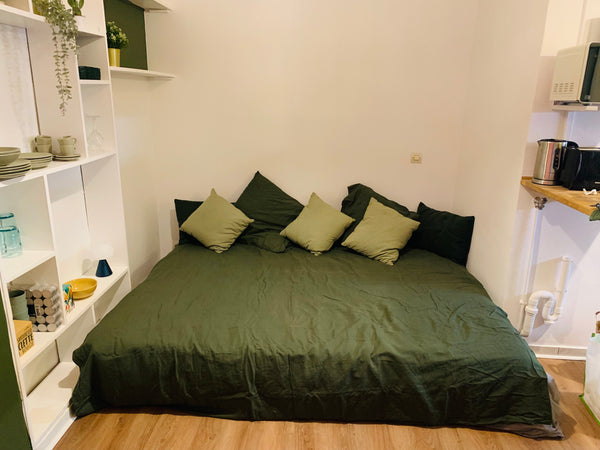 Profitez d'un charmant studio élégant et central.<br />Situé dans une rue commer Paris, France Charmant studio à Montparnasse Entire rental unit vacation rental 3084909