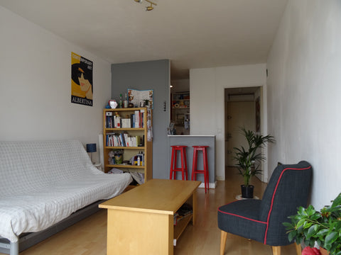 Appartement typiquement Parisien et très confortable.<br /><br />Il est situé en Paris, France Studio lumineux et calme au cœur du 11ème Entire condo vacation rental 18391782