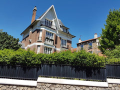 Dans une maison exceptionnelle avec jardin, située à côté du métro et à 15 minut Paris, France Villa Romantique Private room in home vacation rental 29334418