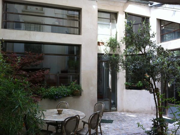 Aménagées dans les anciennes écuries de Verlaine, la maison se trouve à 10 mn à  Paris, France Maison de 130 m2 à Montmartre Earthen home vacation rental 3192775