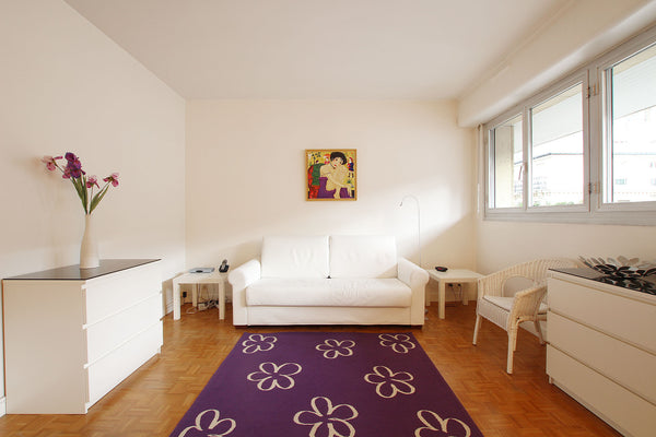 This pretty 35 sm (approximately 380 sqft) studio, located in the classy 7th dis Paris, France Pretty studio Invalides 7th For pro/students only Entire rental unit vacation rental 9875495
