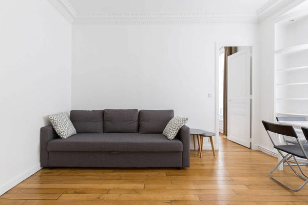 Modern, bright and quiet apartment of 37sqm located in the 16th arrondissement.< Neuilly-sur-Seine, France Big Flat - Charles Lekain Entire rental unit vacation rental 14290283