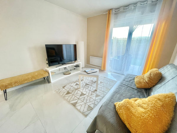 Appartement dans une résidence sécurisée avec une place de parking. Place 34<br  Eysines, France Appartement Calme à 15 min de bordeaux Entire condo vacation rental 48212768