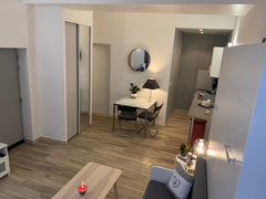 Le logement est situé dans le cœur du 1er arrondissement de Lyon, quartier des g Lyon, France Studio Meublé Place Sathonay Entire rental unit vacation rental 52874304