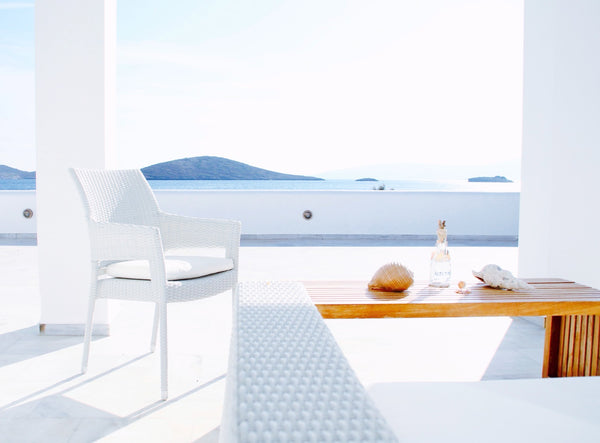 Seafront house with 3 bedrooms, 2 bathrooms, lounge and a fully equiped kitchen  Athens, Greece Family-Friendly Seafront House 