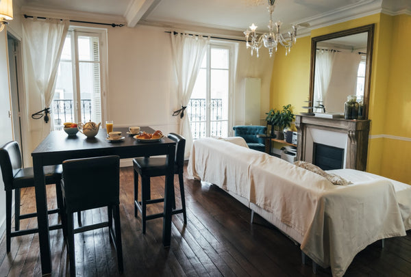 Au centre de Paris, entièrement  rénové par architecte.<br />1 mn du métro 11<br Paris, France Eiffel Tower View - République 4 people 2 bedrooms Entire rental unit vacation rental 6372208