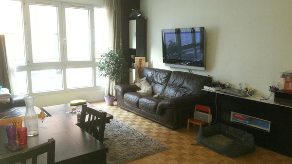 A single room (an old room of one of my children) in a 3 room apartment.<br /><b Paris, France Single room in a large apartment. Private room in rental unit vacation rental 15630840