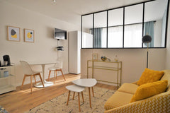 Magnifique studio neuf avec espace chambre. <br />Idéalement situé : proche des  Grez-Doiceau, Belgium Quartier européen - appartement entièrement rénové Entire rental unit vacation rental 53124074