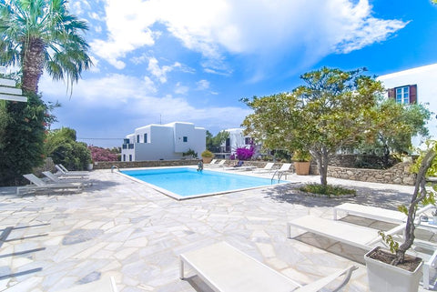 A small oasis in the heart of Myconos, a cosy residence in one of the most exclu  New Carlo's place @ Myconos Town with shared Pool! Entire condo vacation rental 35557769