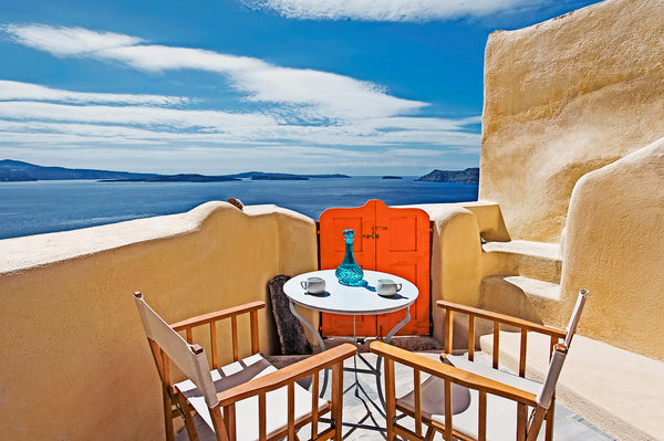 LA MER CAVE has a bedroom with a double bed, a living room with a single bed, a  Oia, Greece LA MER CAVE HOUSE-VOLCANO VIEW Entire home vacation rental 6002904