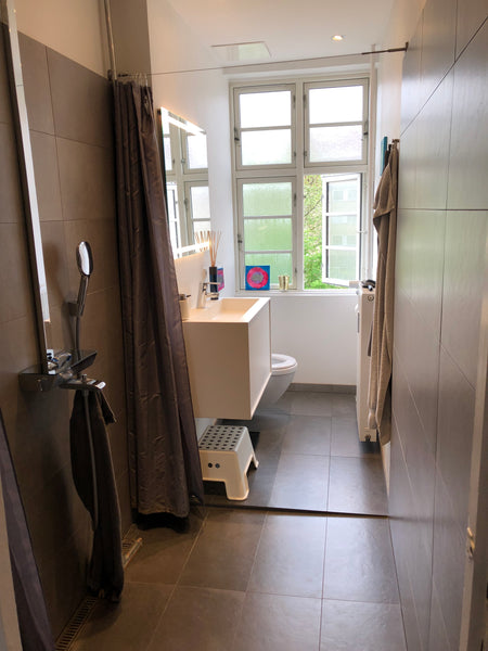 Nice clean room in 4 rooms apartment. Access to new kitchen and bath. <br />Clos Frederiksberg, Denmark Frederiksberg right next to train and Metro Private room in rental unit vacation rental 25026274