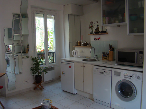 Au milieu de Paris et du bruit cet endroit est un véritable paradis car il y a u Paris, France Duplex clair et calme avec chants d'oiseaux Entire home vacation rental 3964282