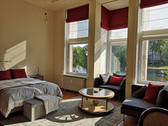 Bel espace de vie avec parquets, beaux volumes, sa lumière naturelle durant la j Ixelles, Belgium Suite aux étangs Bruxelles Entire rental unit vacation rental 34102568