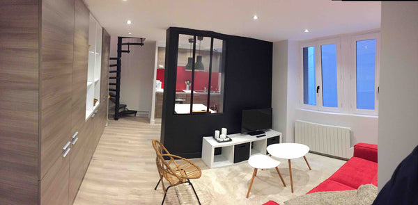 Situé en plein cœur de Lyon, au centre de la presqu’île (et à moins de 50 mètres Lyon, France DUPLEX T2 presqu’île très calme - Quartier Grolée Entire rental unit vacation rental 53335082