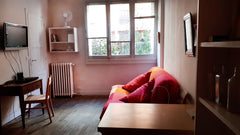Studio entièrement équipé, situé dans une petite rue calme, donnant sur un petit Paris, France Charmant studio à Paris-Mairie du 14eme Entire rental unit vacation rental 2942248
