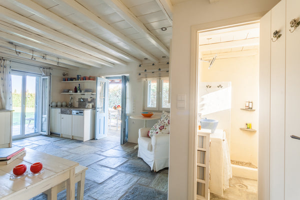 Little cottage is close to the beach, public transportation and is ideal for cou Athens, Greece ALEFI LITTLE COTTAGE Entire guesthouse vacation rental 14216890