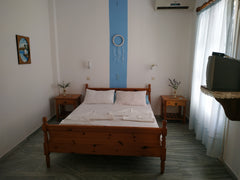 The apartment is open plan and has a kitchen and a bathroom.The kitchen is fully Paros, Greece Διαμέρισμα 30 μέτρα από την παραλία του Λογαρά Entire condo vacation rental 33286796