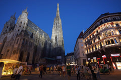 Besonders verkehrsgünstig zu U-Bahnen und Straßenbahnen. Der Zoo und das Schloss Vienna, Austria Schönbrunn-Nähe - 33 qm NEU & sehr ruhig Top 18 Entire rental unit vacation rental 21603013