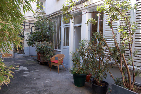 A charming studio of 23 m2 located on the ground floor in a quiet, typical Paris Paris, France Art Studio on courtyard with trees Entire rental unit vacation rental 3622007