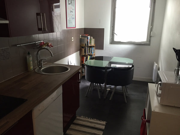 Logement étudiant de 4 chambres.<br />1 chambre est disponible. <br />La chambre Lyon, France Chambre étudiante à la part dieu Private room in rental unit vacation rental 44043560